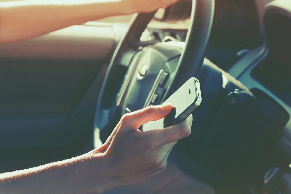 Cell-phone-driving.jpg