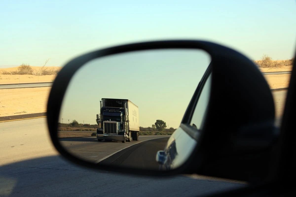 Semi-truck-mirror-18-wheeler-big-rig.jpg