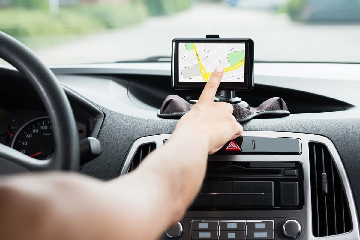 GPS-distracted-driving.jpg